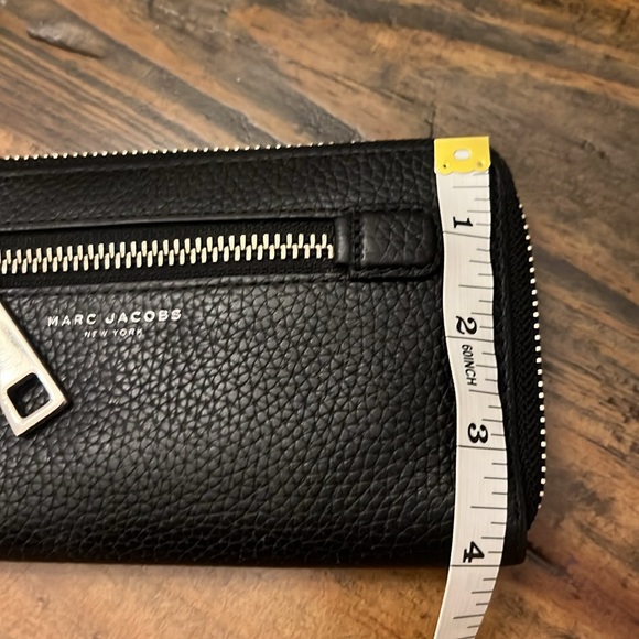 MARC JACOBS Black Leather Gotham Zip Around Wallet - Picture 9 of 10